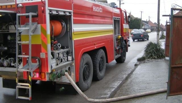 TŰZESET: Tizenhét tűzoltó küzdött a lángokkal