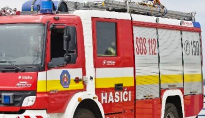 Autóban rekedt gyereket szabadítottak ki a tűzoltók Dunaszerdahelyen