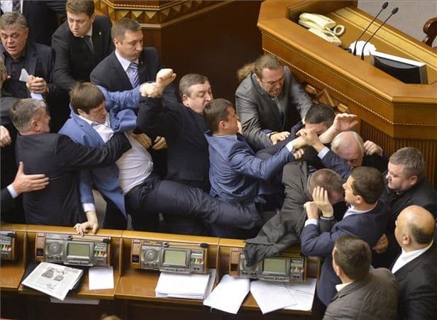 Bunyó volt az ukrán parlamentben