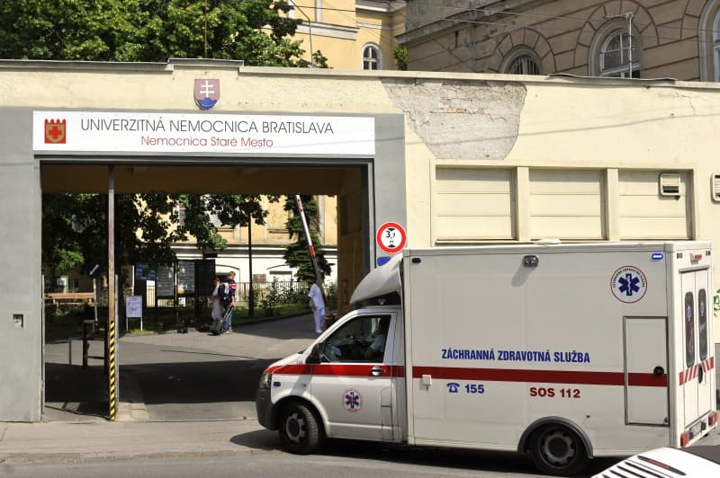 Feldarabolják a pozsonyi egyetemi kórházat, mert úszik az adósságban