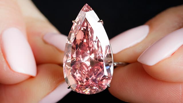 Kategóriájában rekordáron kelt el egy ritka rózsaszín gyémánt