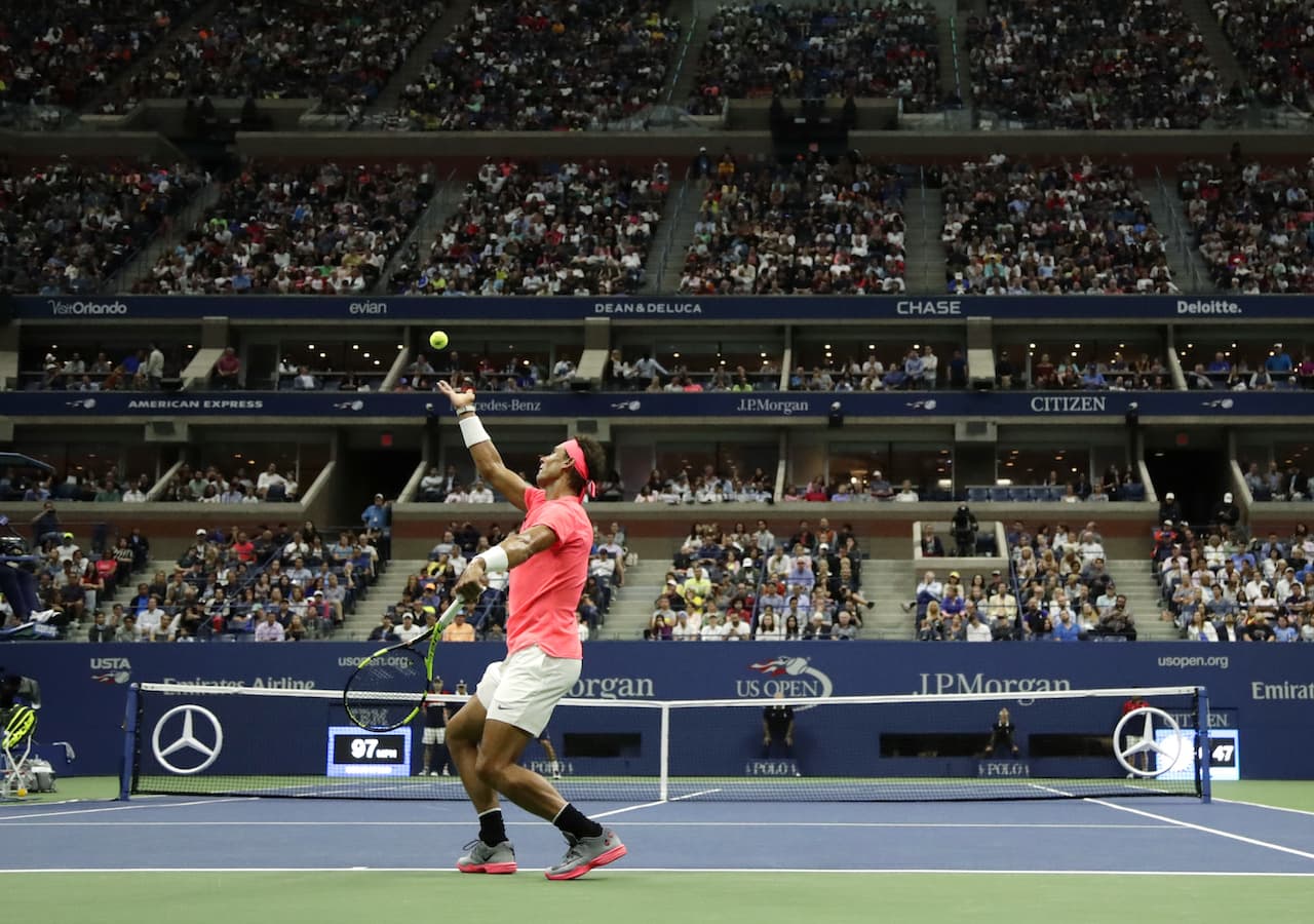 US Open: Nadalt zavarta a zaj, Federer a hátát óvta