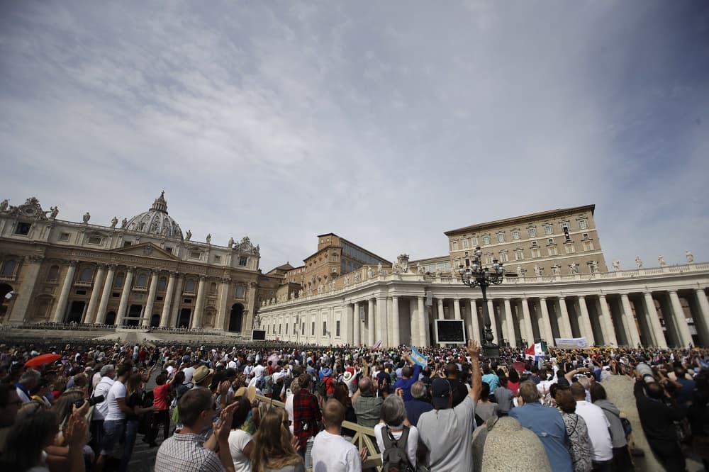 Vatikán sem mentes a durva csatározásoktól