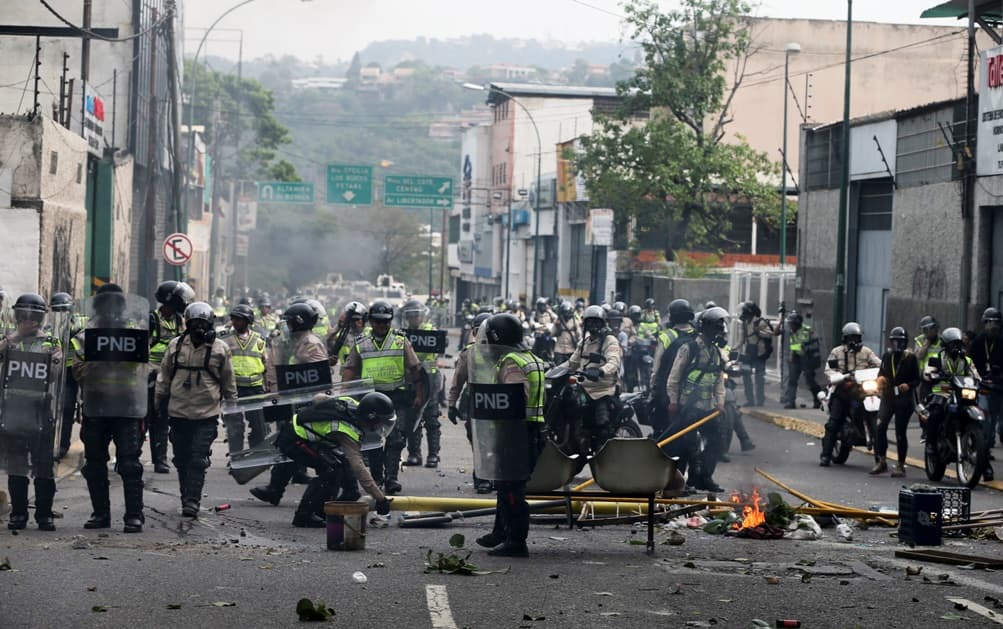 Megint tüntetők közé lőttek Venezuelában!