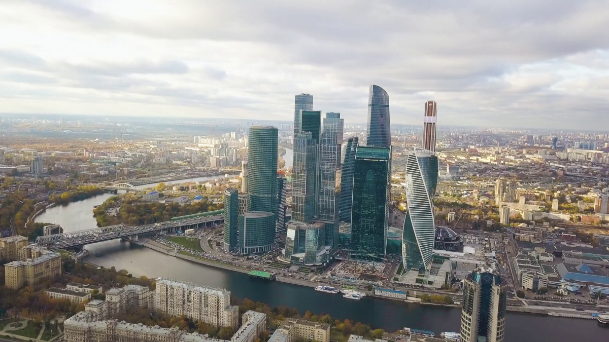 Bombafenygetés miatt kiürítették a Moszkva-City két felhőkarcolóját