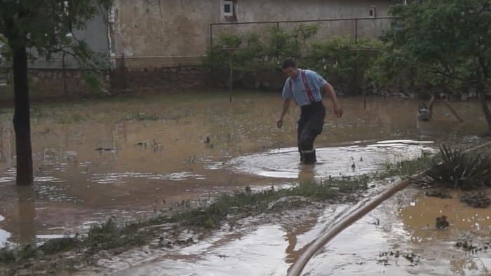 Sártengerré változtatta a falut a rengeteg esővíz