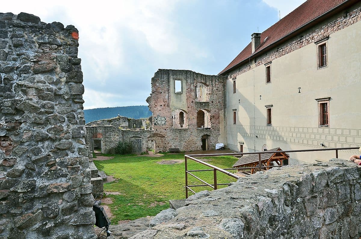 Lezuhant a várfalról egy szlovák nő Csehországban