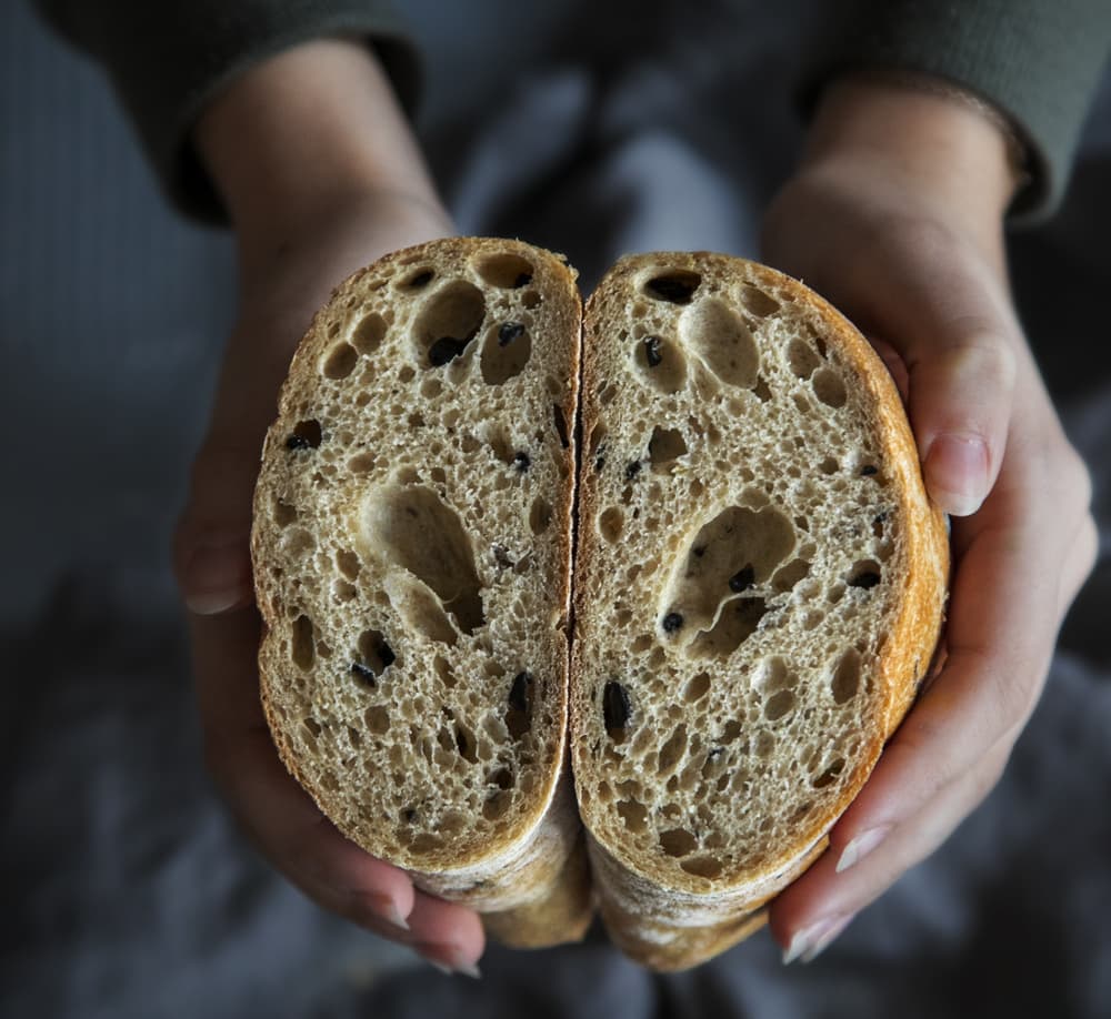 Emlékszel még a valódi kovászos kenyér ízére? Kóstold meg az Ambropek péktermékeit!