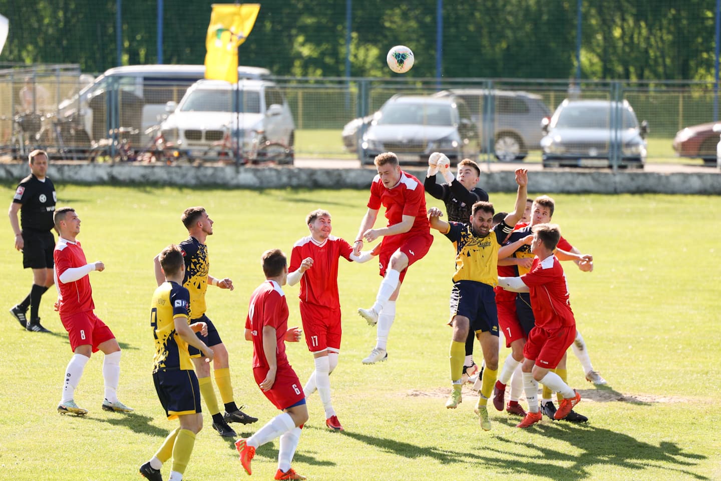 Nyugat-szlovákiai IV. liga (Régióbajnokság) 23. forduló: 7 gól, 2 piros lap, hazai vereség Bősön