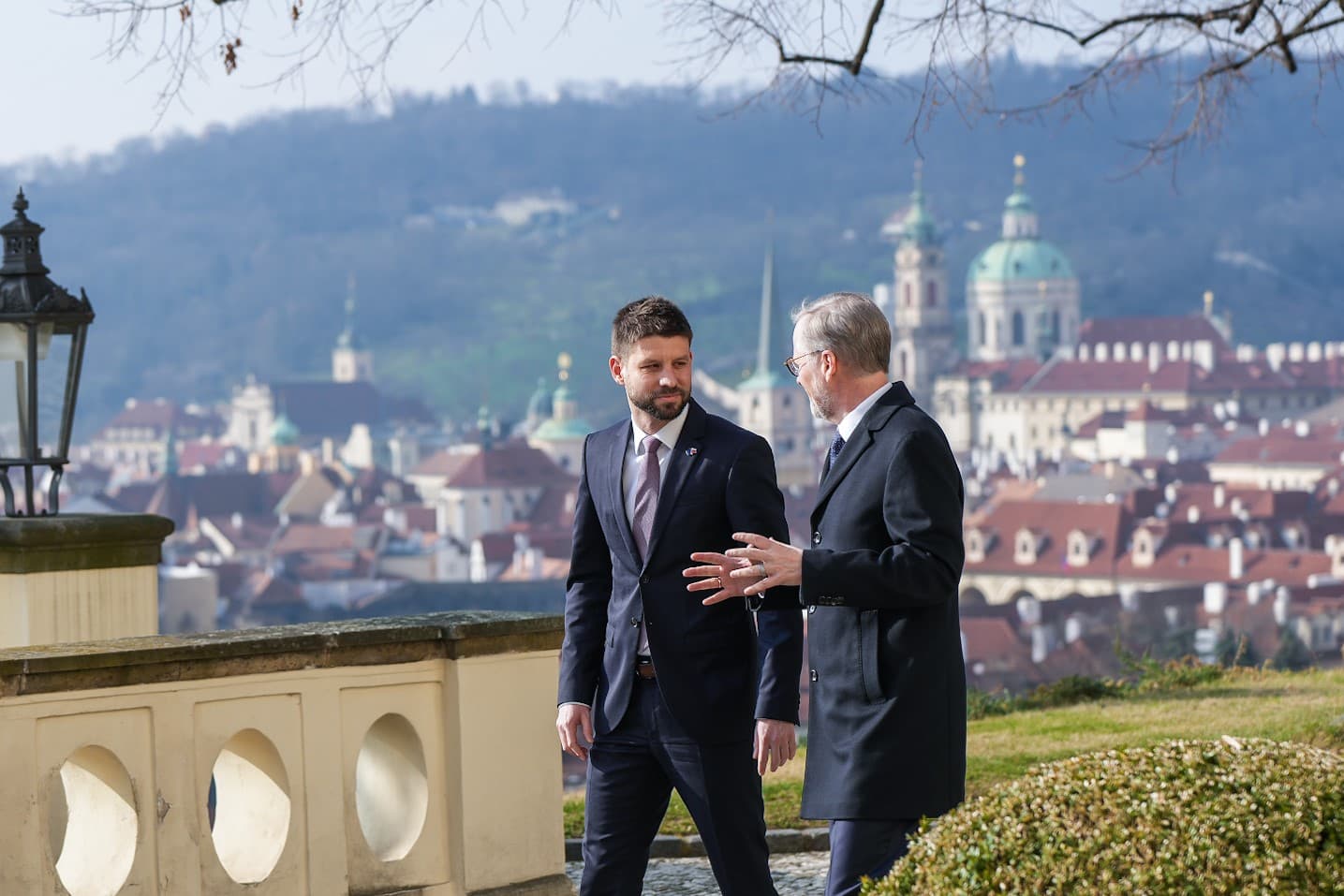 Nagyon megalázta a cseh kormány Robert Ficót, Orbán Viktor pedig Donald Trump szavaival kíván boldog nőnapot