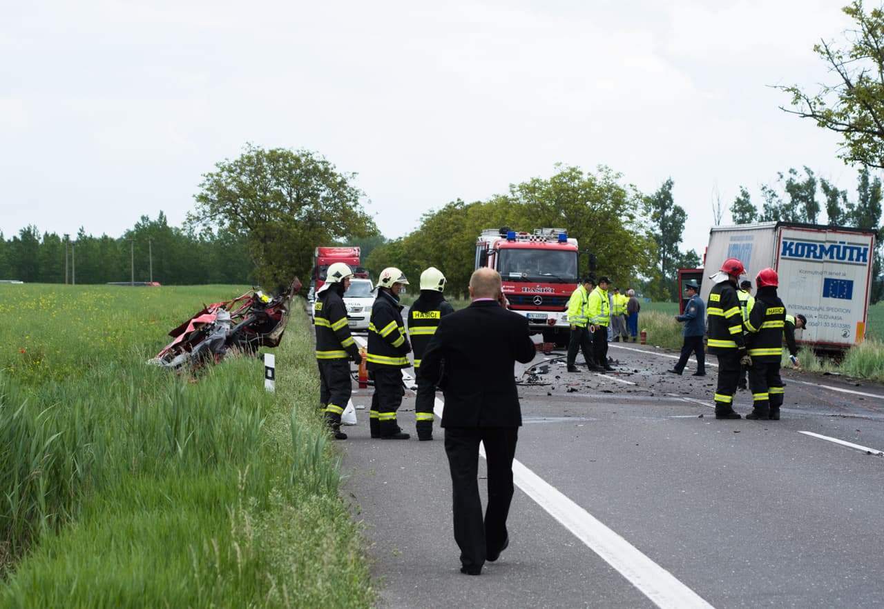 TRAGIKUS BALESET: A felismerhetetlenségig roncsolódott a Felicia, komáromi sofőrje életét vesztette