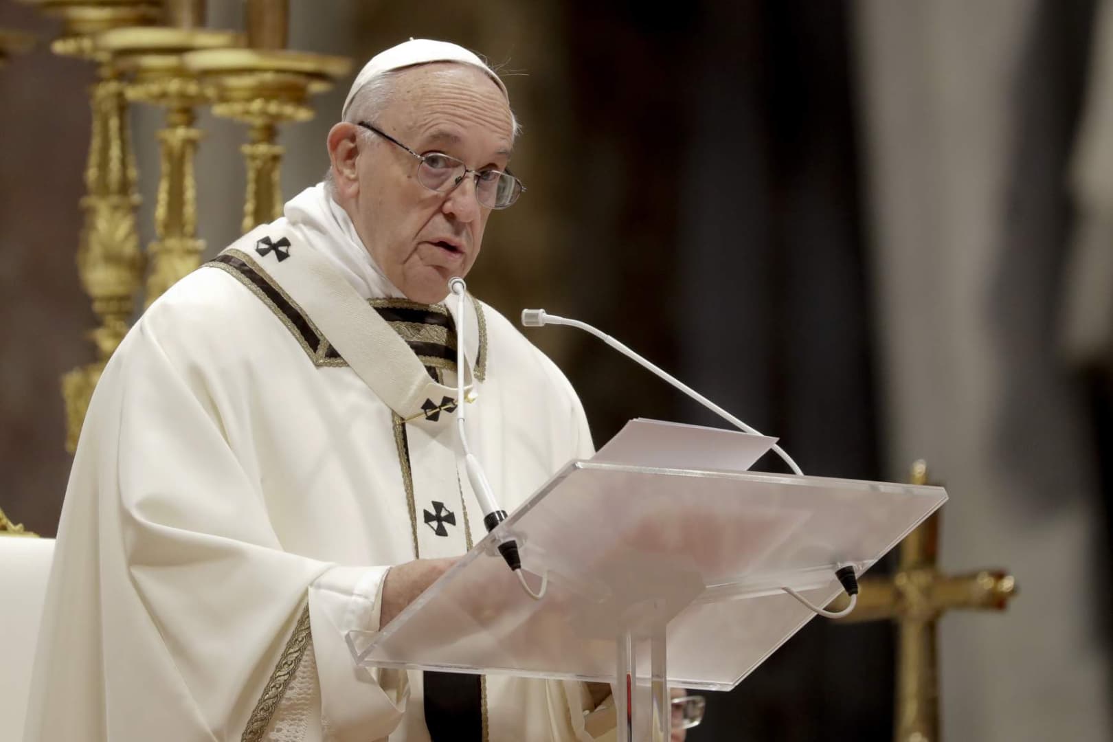 Ferenc pápa egy kalapáccsal törheti át magát a szent évbe