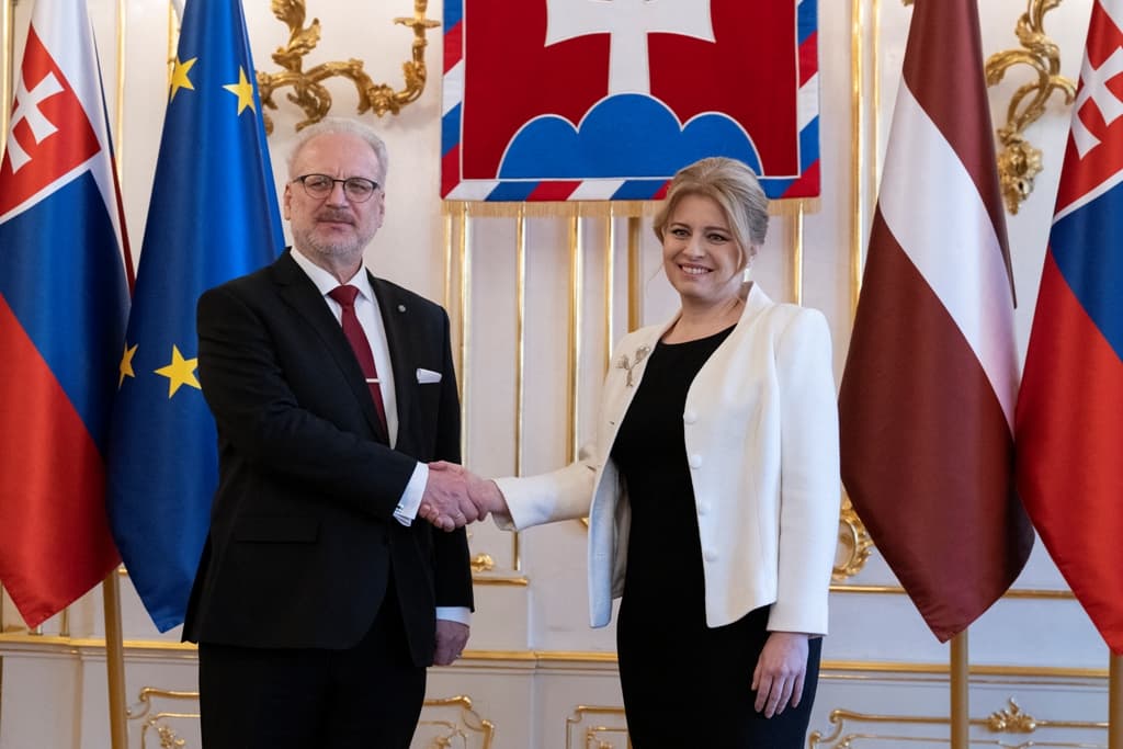 Szlovákia és Lettország egységesen kiáll Ukrajna mellett – Čaputová fogadta a balti állam elnökét