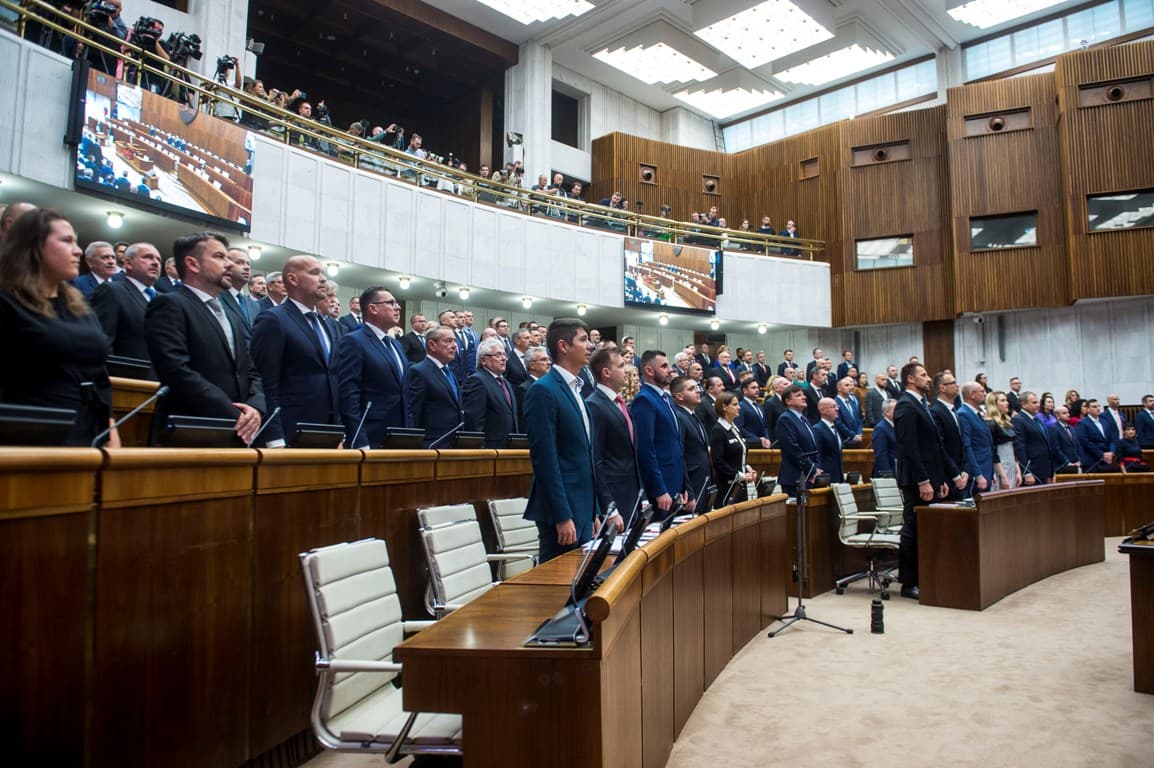 Elkezdődött a parlament alakuló ülése, ilyen kevés magyar még nem volt a képviselők között, de egy ukrán talán lesz