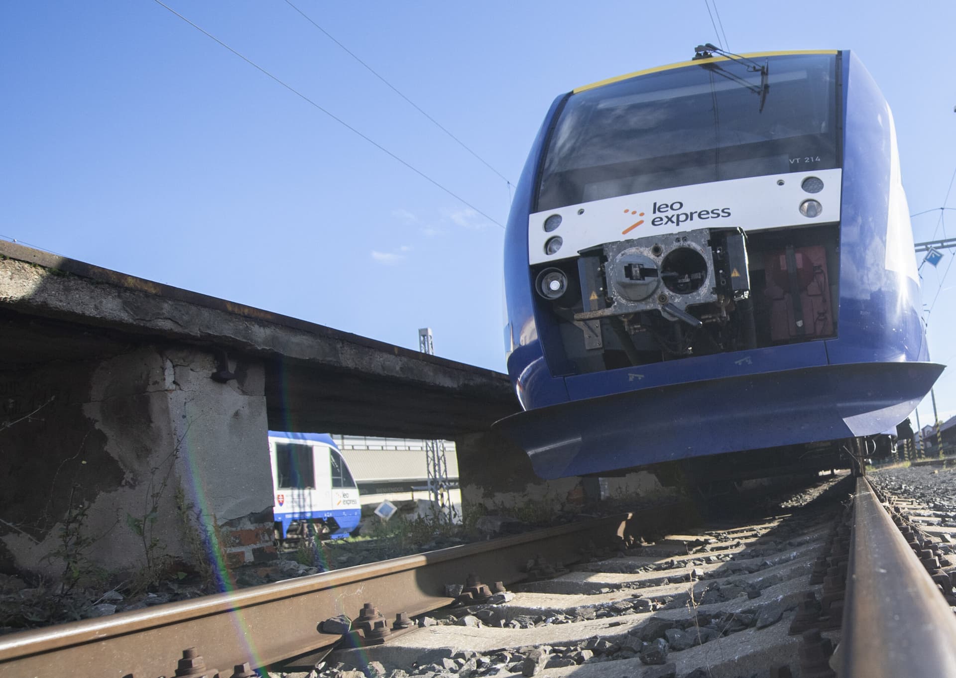 Vonatbaleset: elsodort egy személykocsit a Leo Express Nemesócsánál