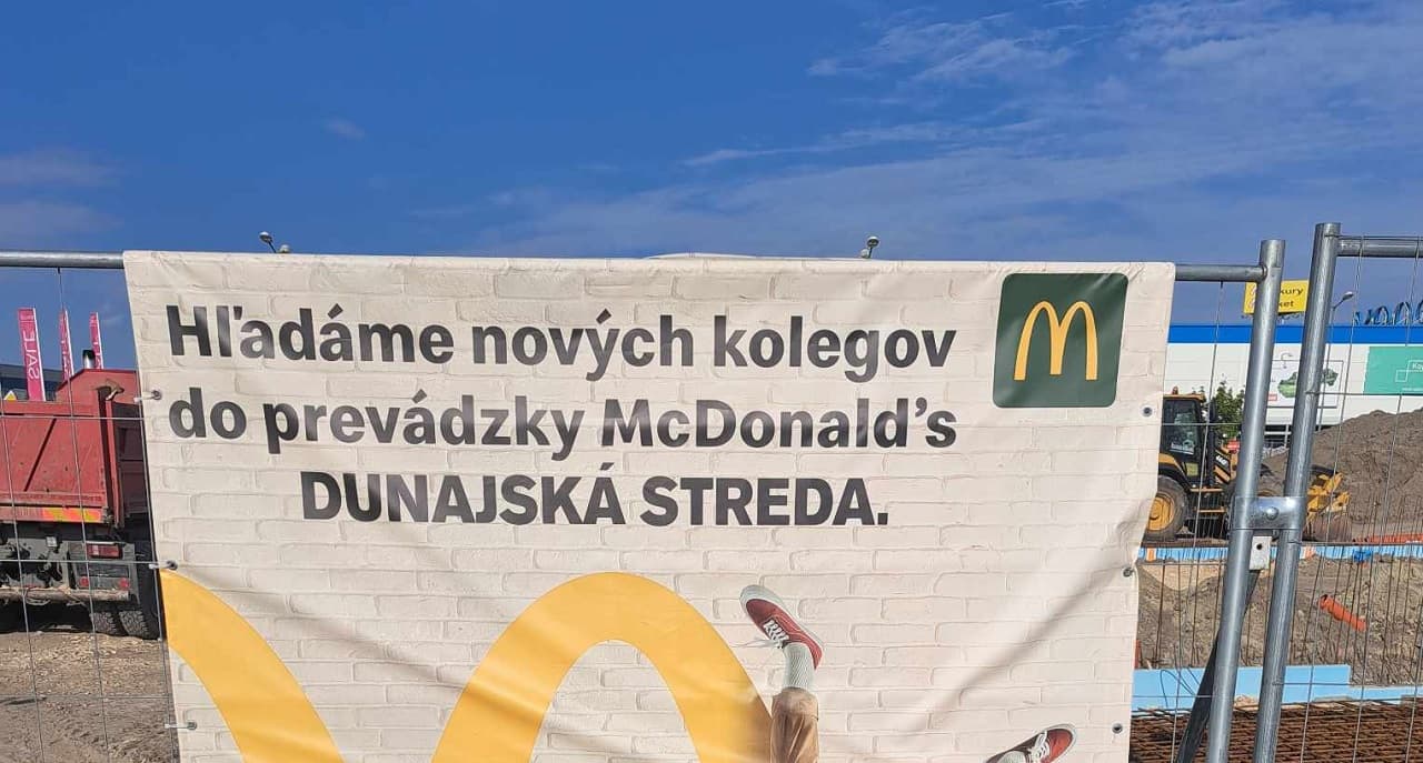 Beállnál ennyiért a pult mögé? Utánajártunk, milyen fizetést kínál a dunaszerdahelyi McDonald's