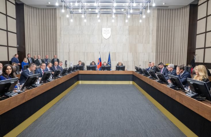 „Jobb, nyugodtabb és biztonságosabb élet Szlovákiában” – a Fico-kormány elfogadta a következő négy évre szóló programját
