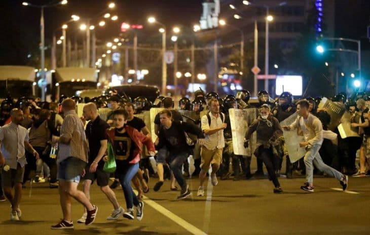 Minszkben meghalt egy tüntető, pokolgép robbant a kezében