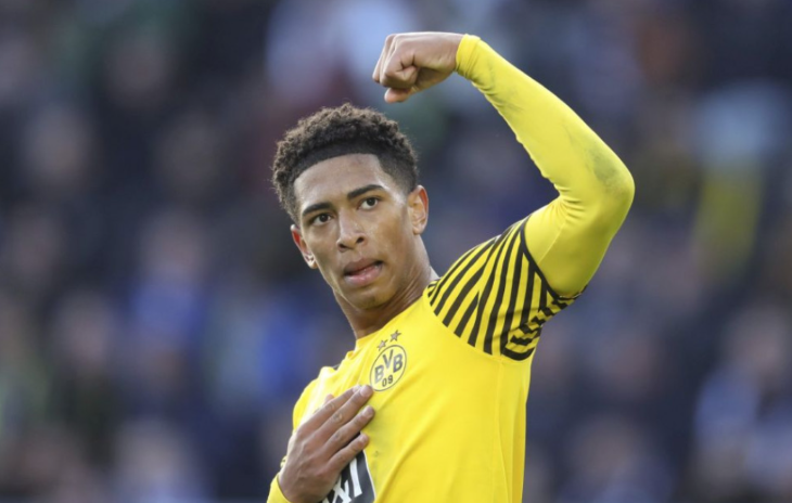 Negyvenezer eurós büntetést kapott a Dortmund angol futballistája