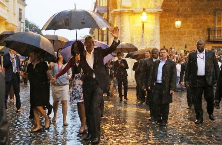 Ezt is megértük: Obama esti sétát tett Havannában