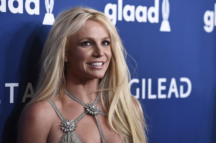 Britney Spears nem bírt magával - meztelenül vonaglott a tengerparton (VIDEÓ)