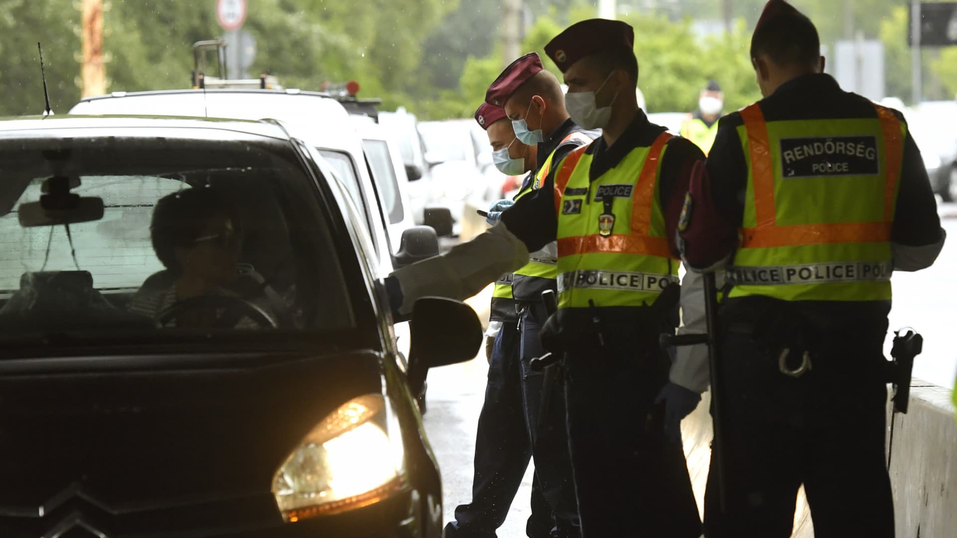 Szerdától életbe léptek a beutazási korlátozások Magyarországon, Szlovákia a zöld jelzésű országok között