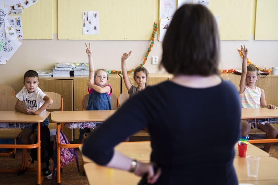 Kompenzációs hozzájárulásban részesülnek egyes tanárok – mutatjuk, mekkora összegre számíthatnak