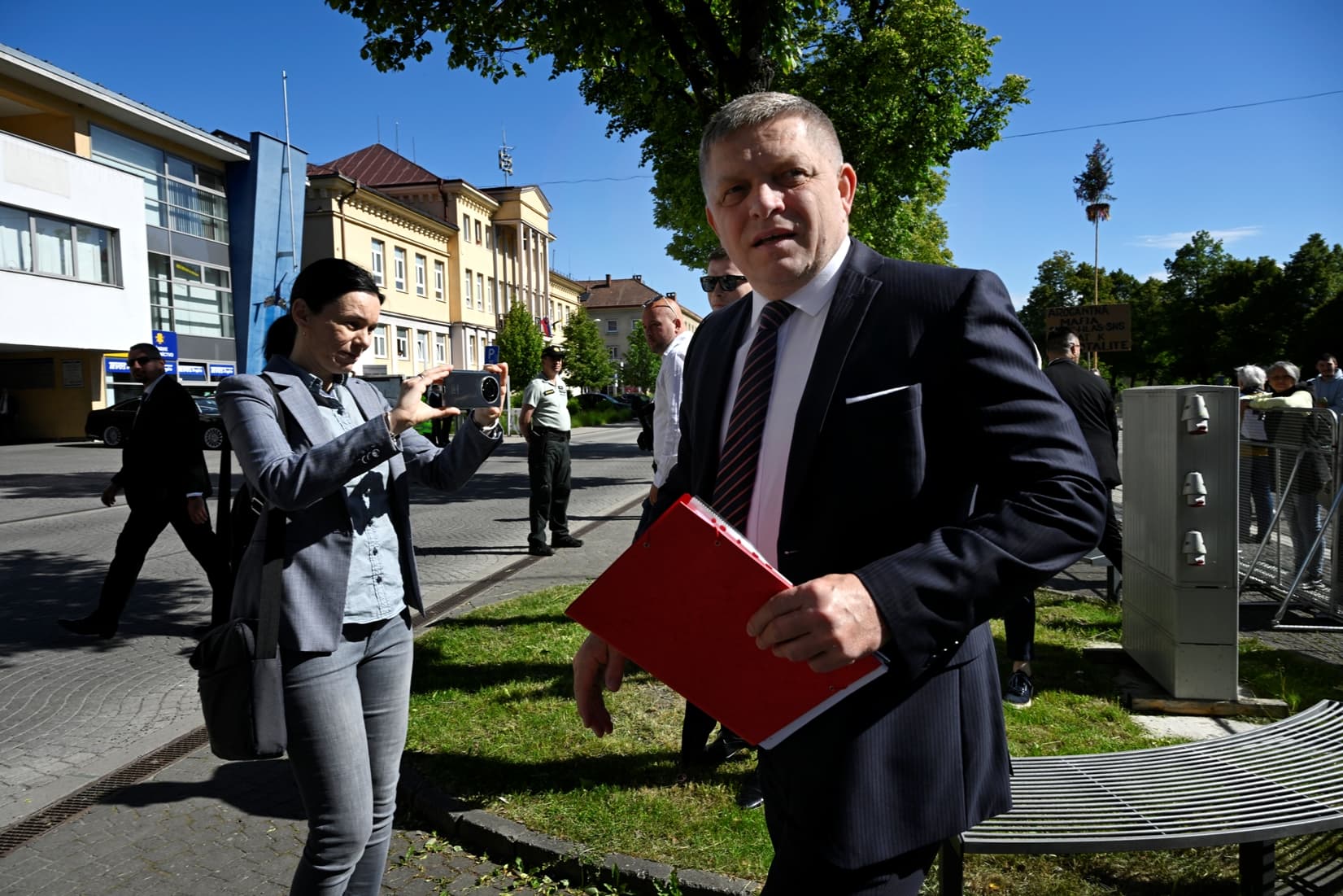 Továbbra is súlyos, de stabil Robert Fico kormányfő állapota