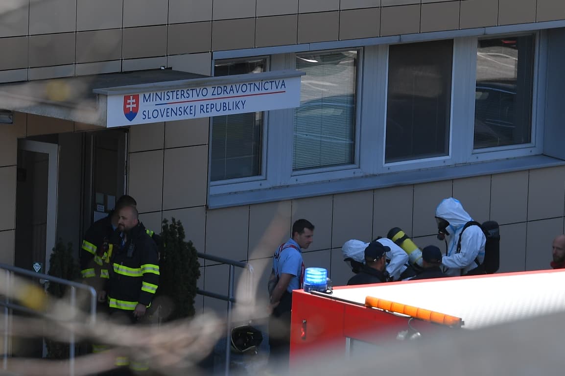 Rendkívüli helyzet az egészségügyi minisztériumban, ki kellett üríteni az egész épületet (FOTÓK)