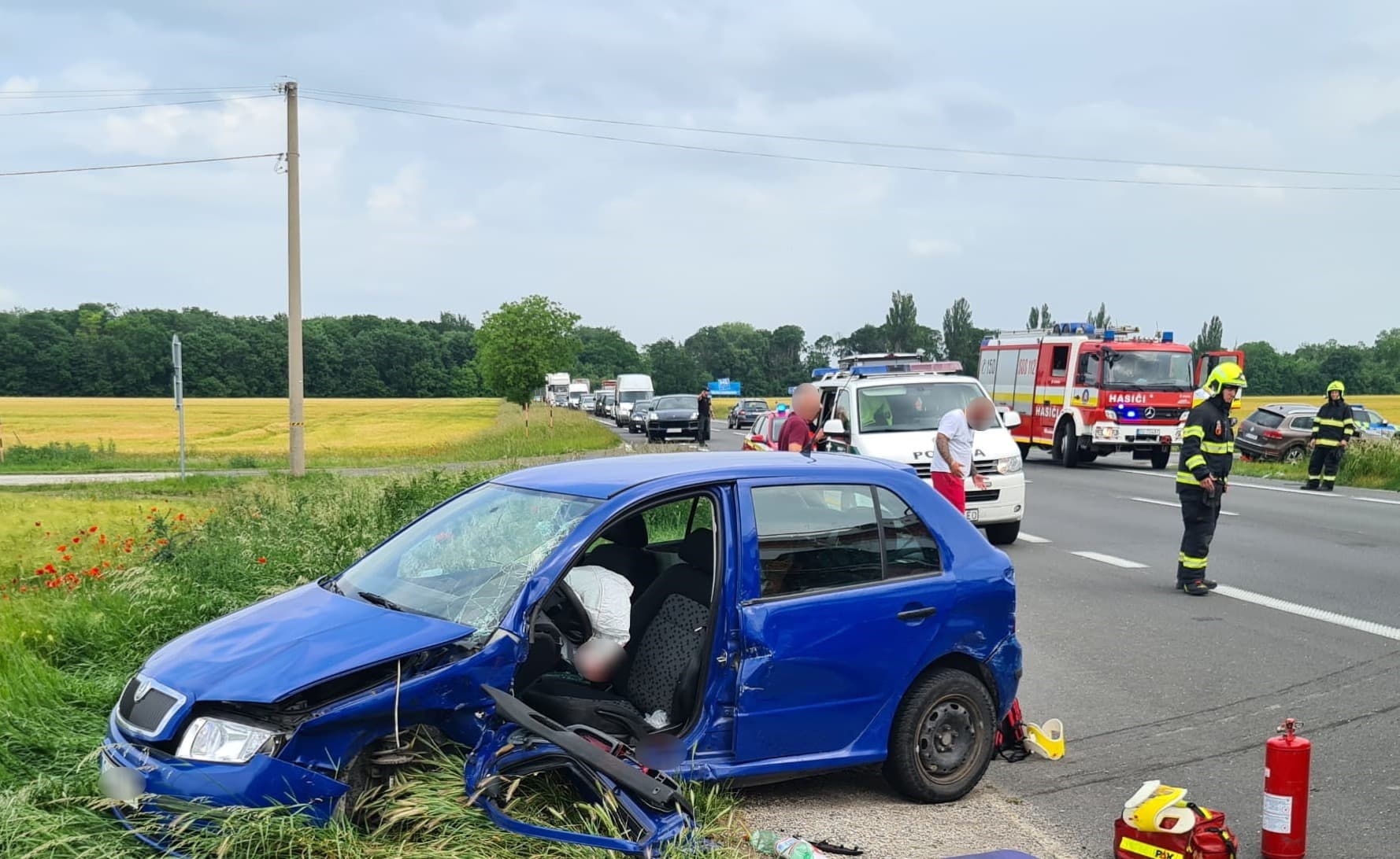 TRAGIKUS BALESET: Két személyautó ütközött a 63-ason Dunaszerdahely mellett, életét vesztette az egyik sofőr