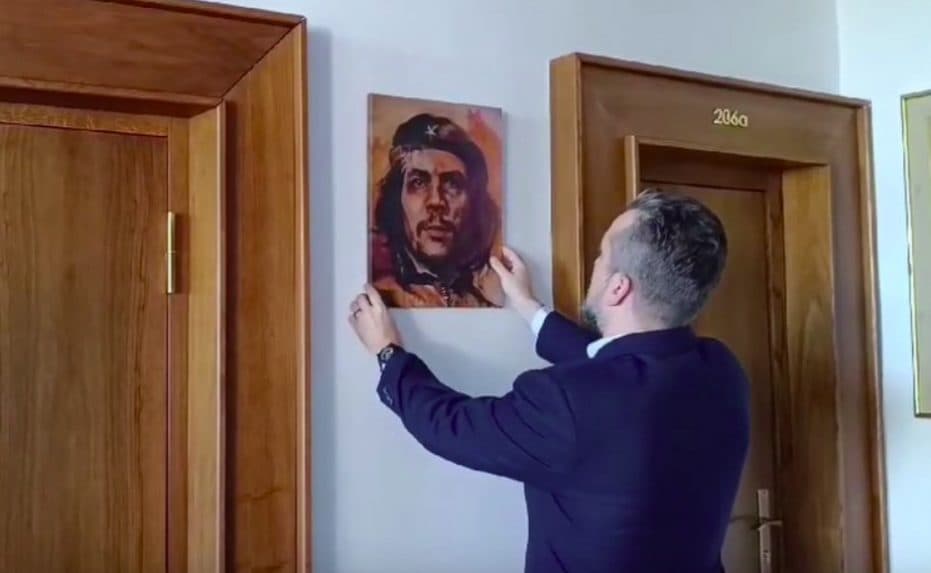 A NAKA le se fütyüli Che Guevara portréját, amivel Blaha marháskodott