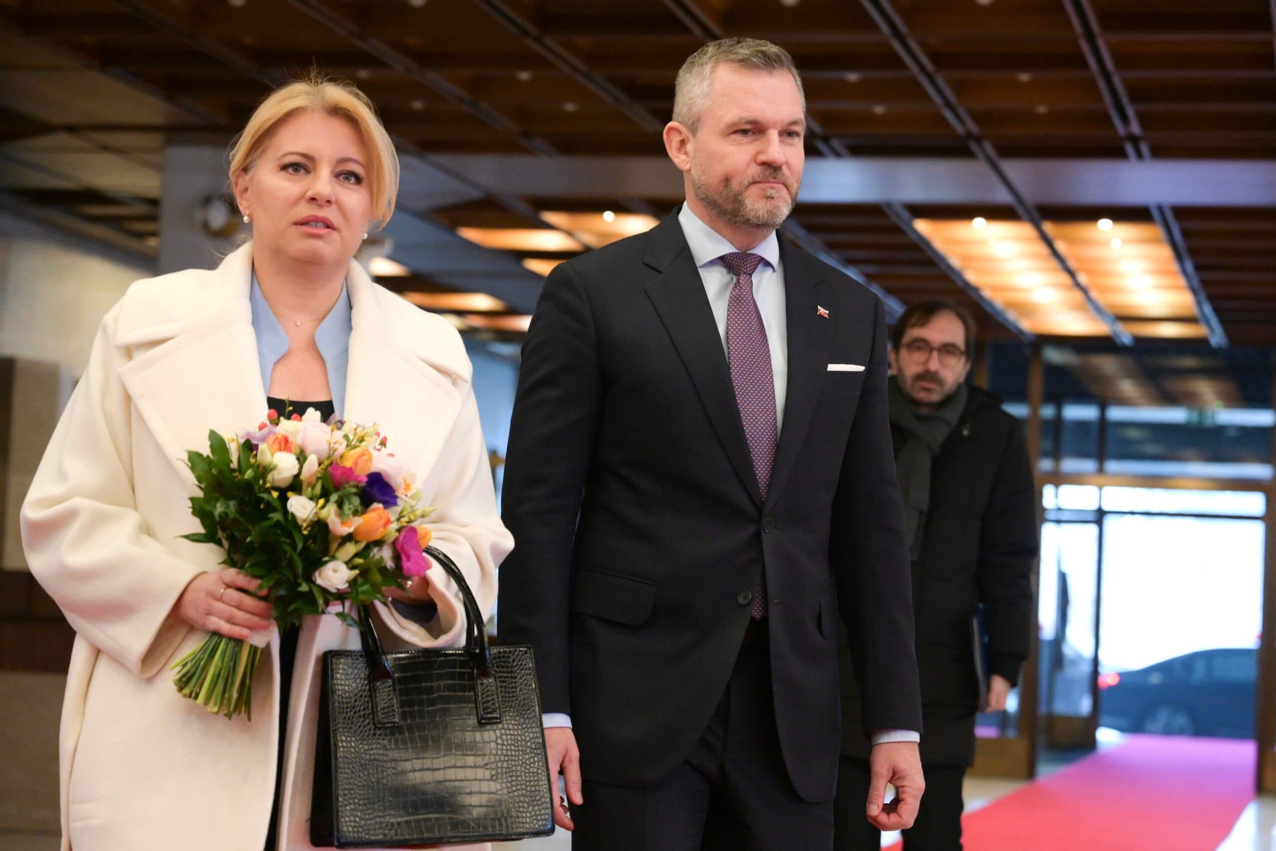 Čaputová és Pellegrini meghívta az összes parlamenti párt vezetőjét az elnöki palotába