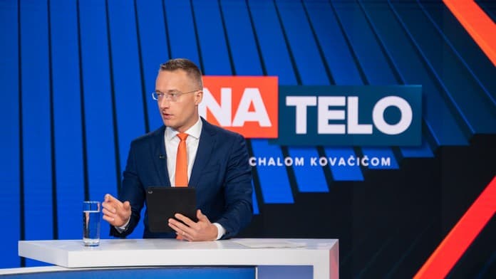 A Markíza reagált a Na telo műsorvezetőjének szavaira a cenzúráról és a tévék orbanizációs harcáról, közel száz kollégája állt ki Kovačič mellett