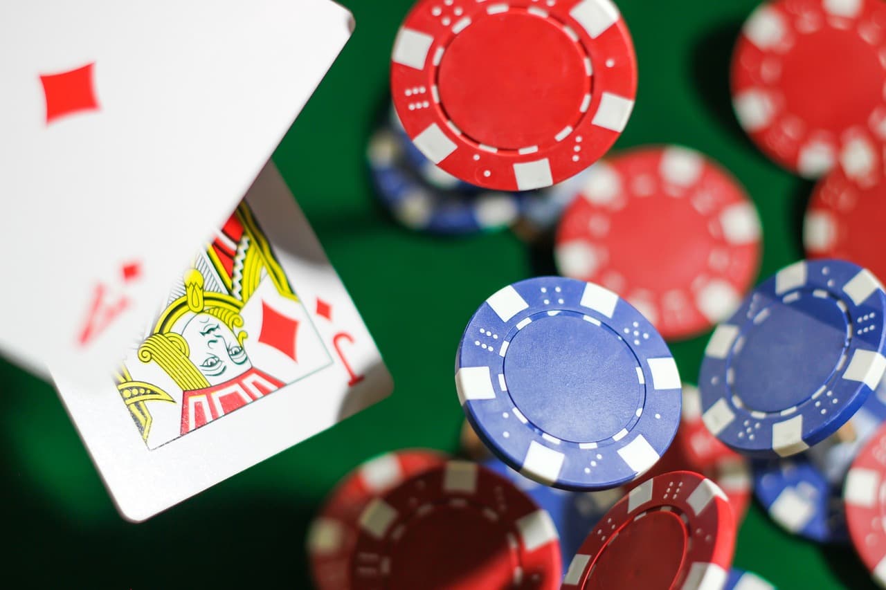 Eligazodás a jogi környezetben: Az online szerencsejátékok magyarországi szabályozásának megértése