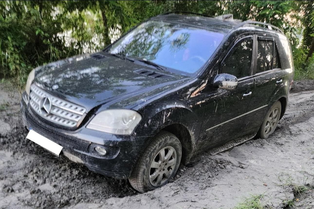 Elakadt a sárban a Dunánál, tíz órát várt a férfi, hogy valaki segítsen rajta