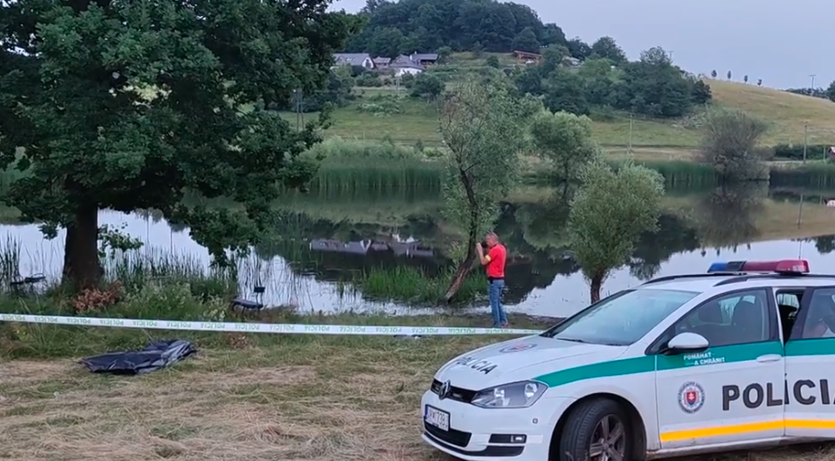 Egy férfi és egy nő fuldoklott a tóban, csak egyiküket sikerült megmenteni