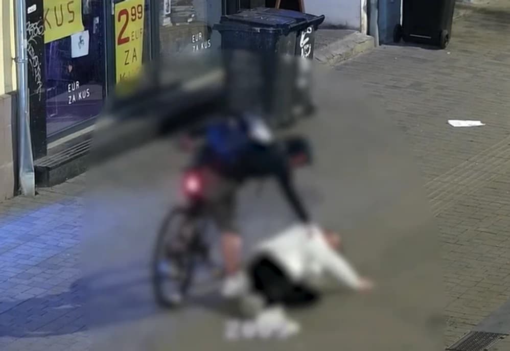Földön fekvő embert lopott meg egy fiatal bringás, de nem jutott messzire!
