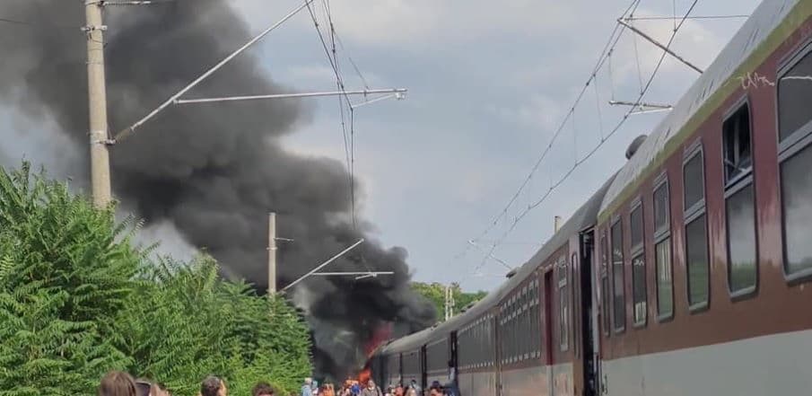 Gyorsvonat ütközött autóbusszal Érsekújvár közelében - hétre nőtt a halálos áldozatok száma (VIDEÓ+FOTÓK)