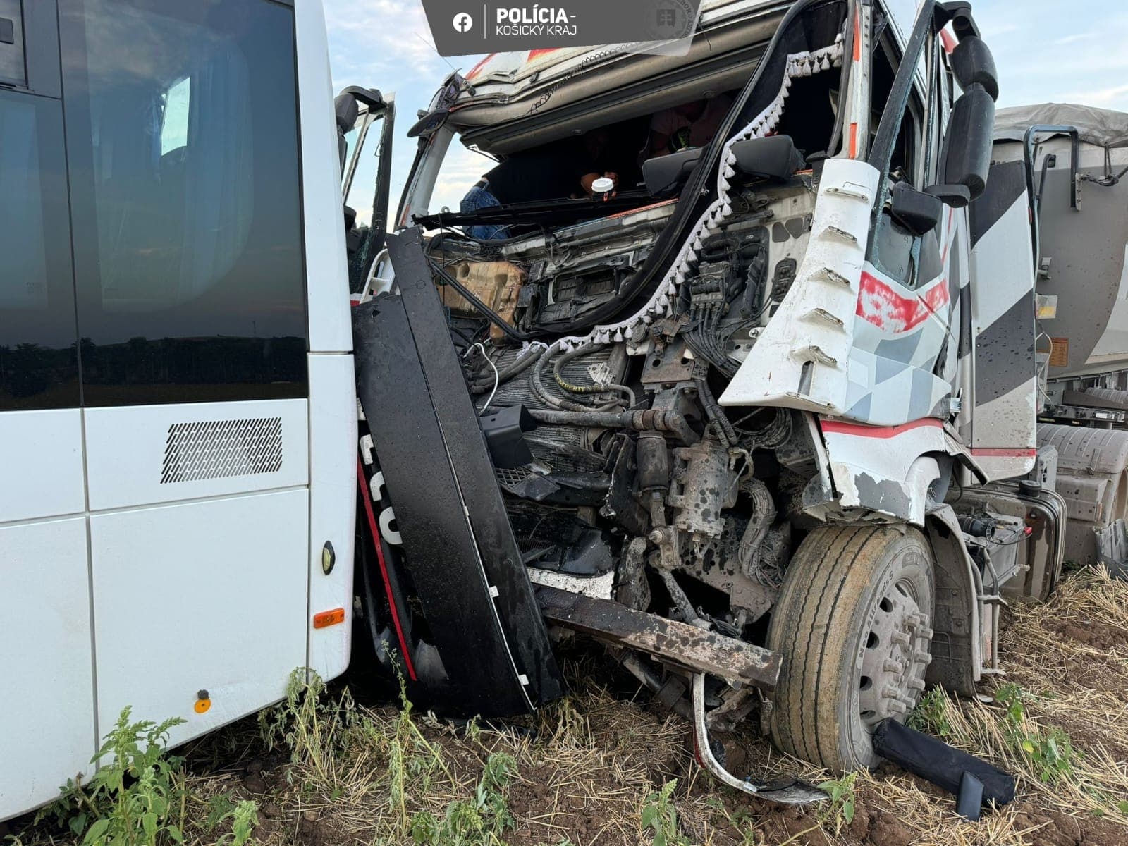 Nyolcan sérültek meg a buszbalesetben, ketten súlyosan