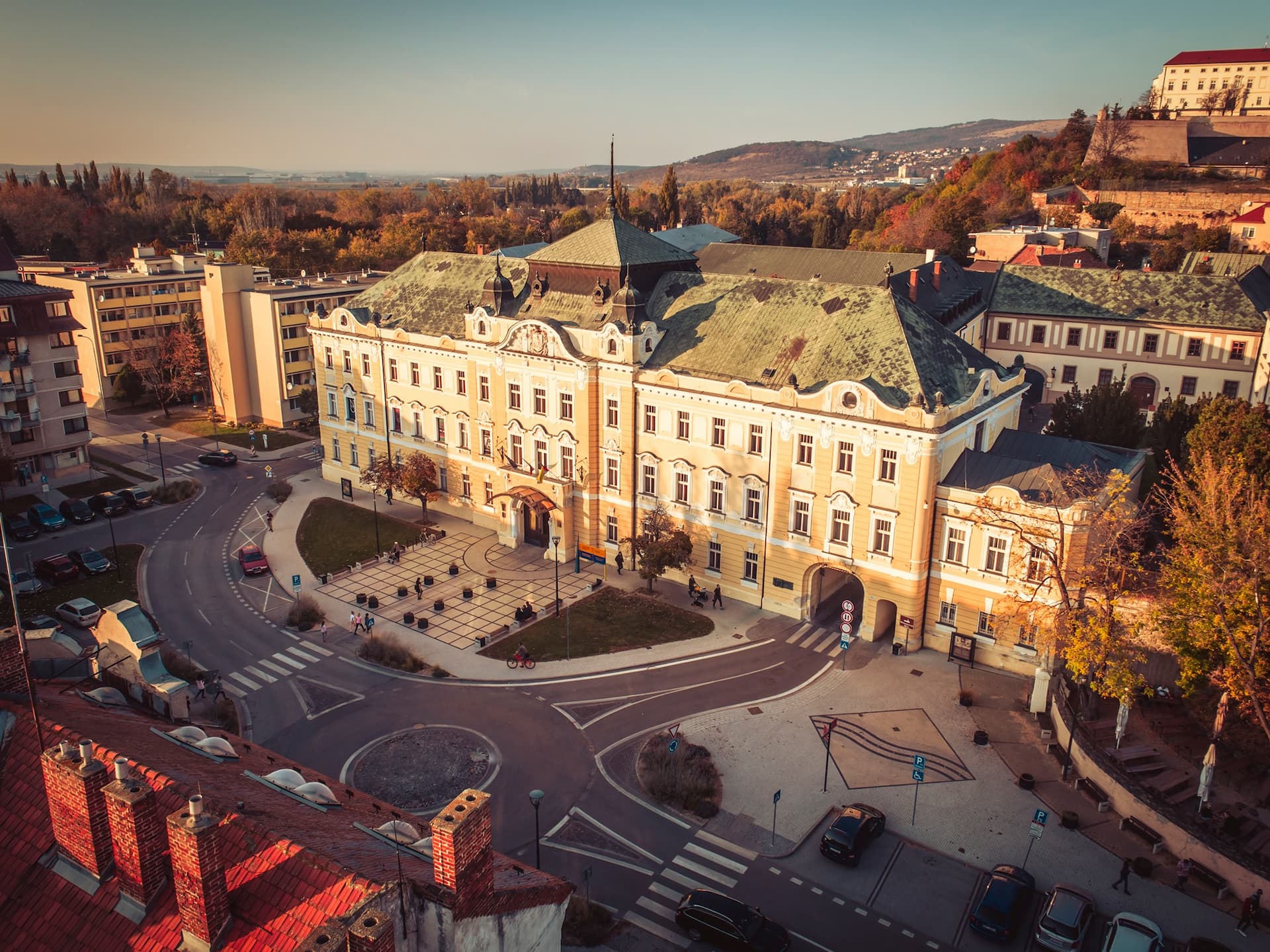 A kisebb adóbevételek megviselik Nyitra megyét, takarékossági intézkedésekre kényszerül a megye