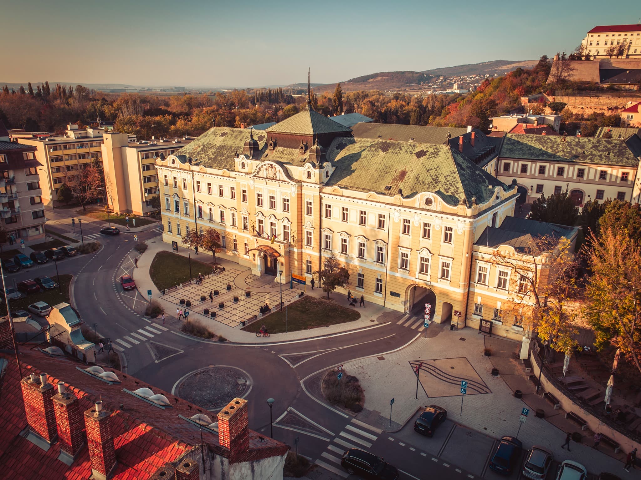 A kisebb adóbevételek megviselik Nyitra megyét, takarékossági intézkedésekre kényszerül a megye