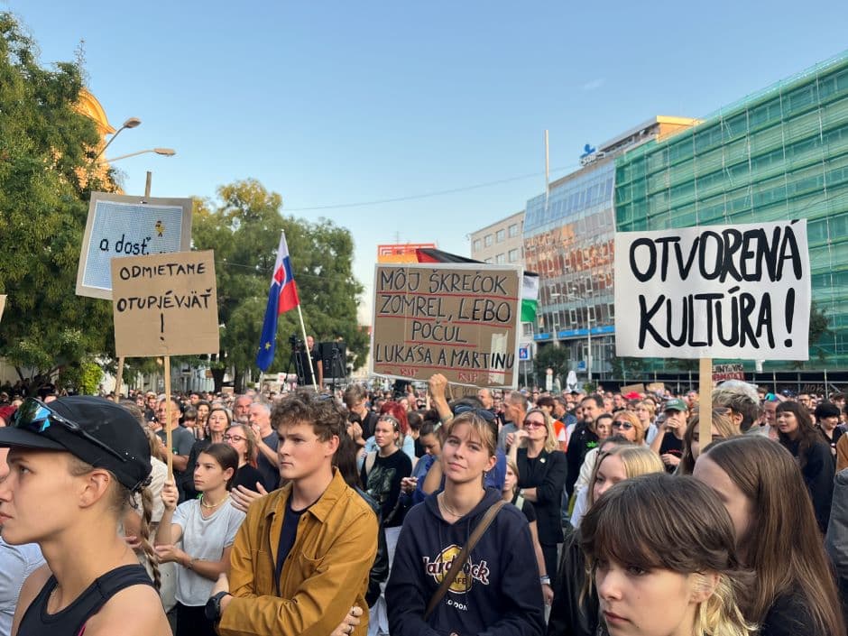 Nyelvében él a nemzet - Kerekes Péter rendező Széchenyi szavaival magyarul indította Pozsonyban a Kultúrsztrájkot