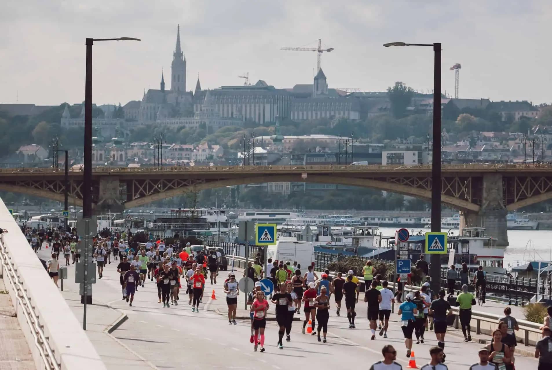 Közel 30 ezren indulnak a 40 éves Budapest Maratonon