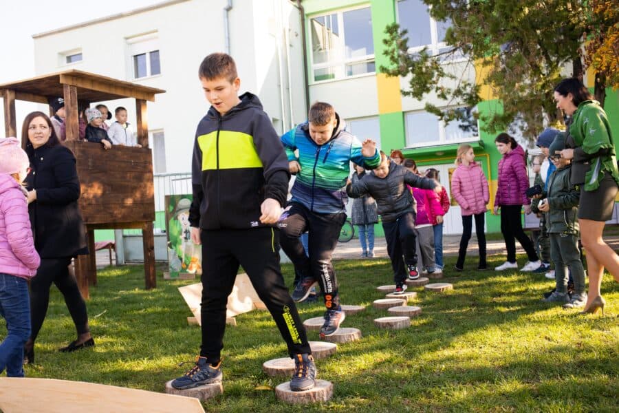 Bőgőkürttől volt hangos az egyházkarcsai alapiskola udvara