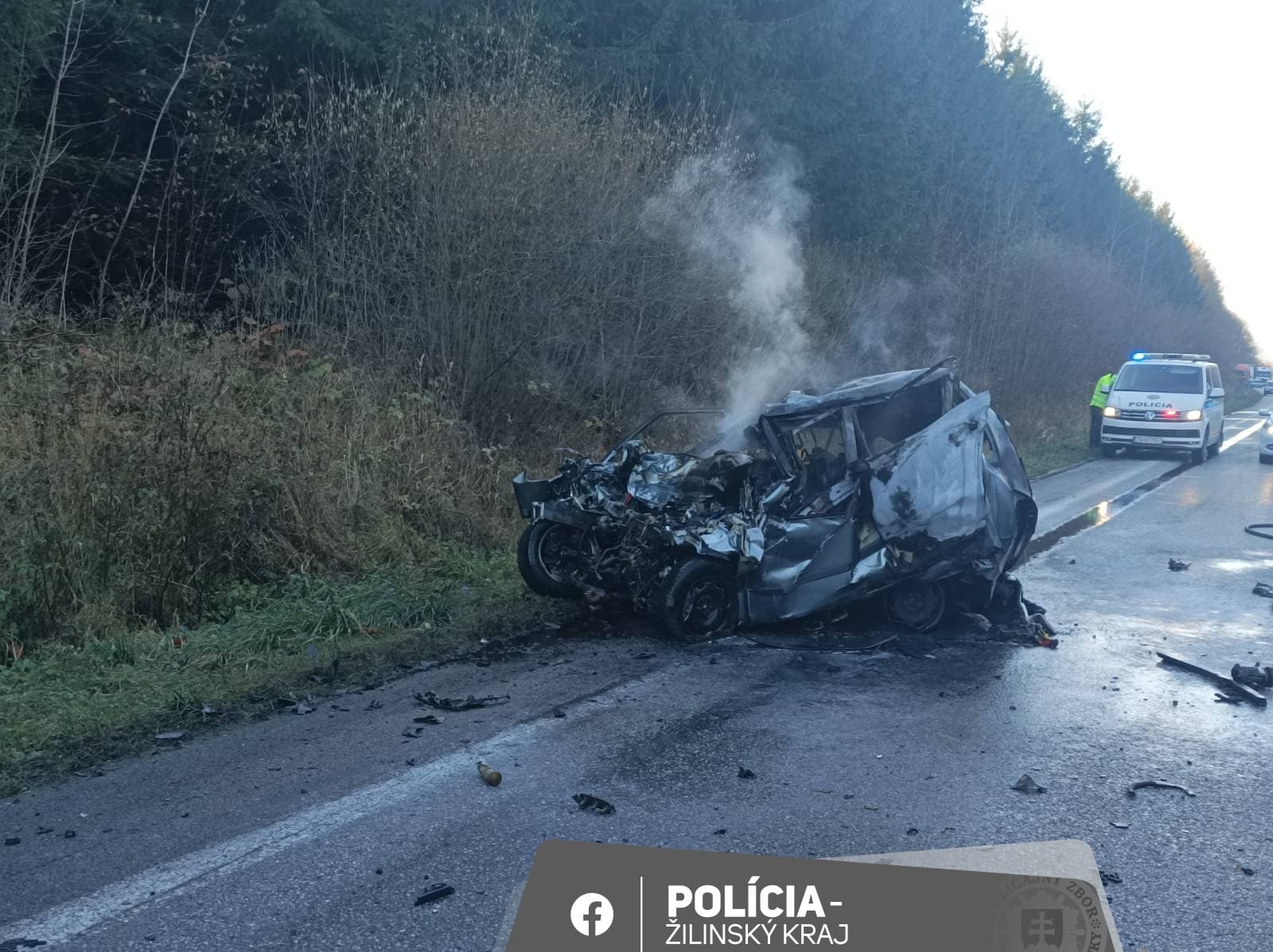 TRAGÉDIA: Az ütközést követően kigyulladt egy jármű, a sofőr bennégett az autóban