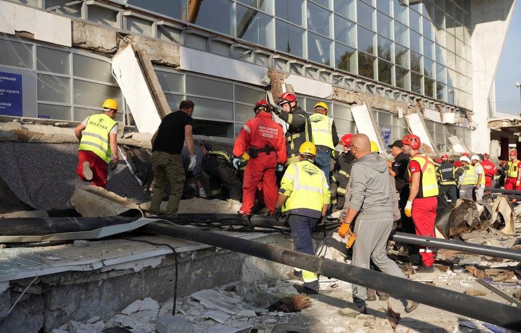 Az újvidéki tragédia miatt egy újabb miniszter mondott le tisztségéről