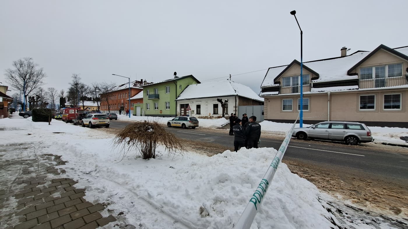 Rendőrök lepték el a házat, ahol a gimnáziumi késelő lakik