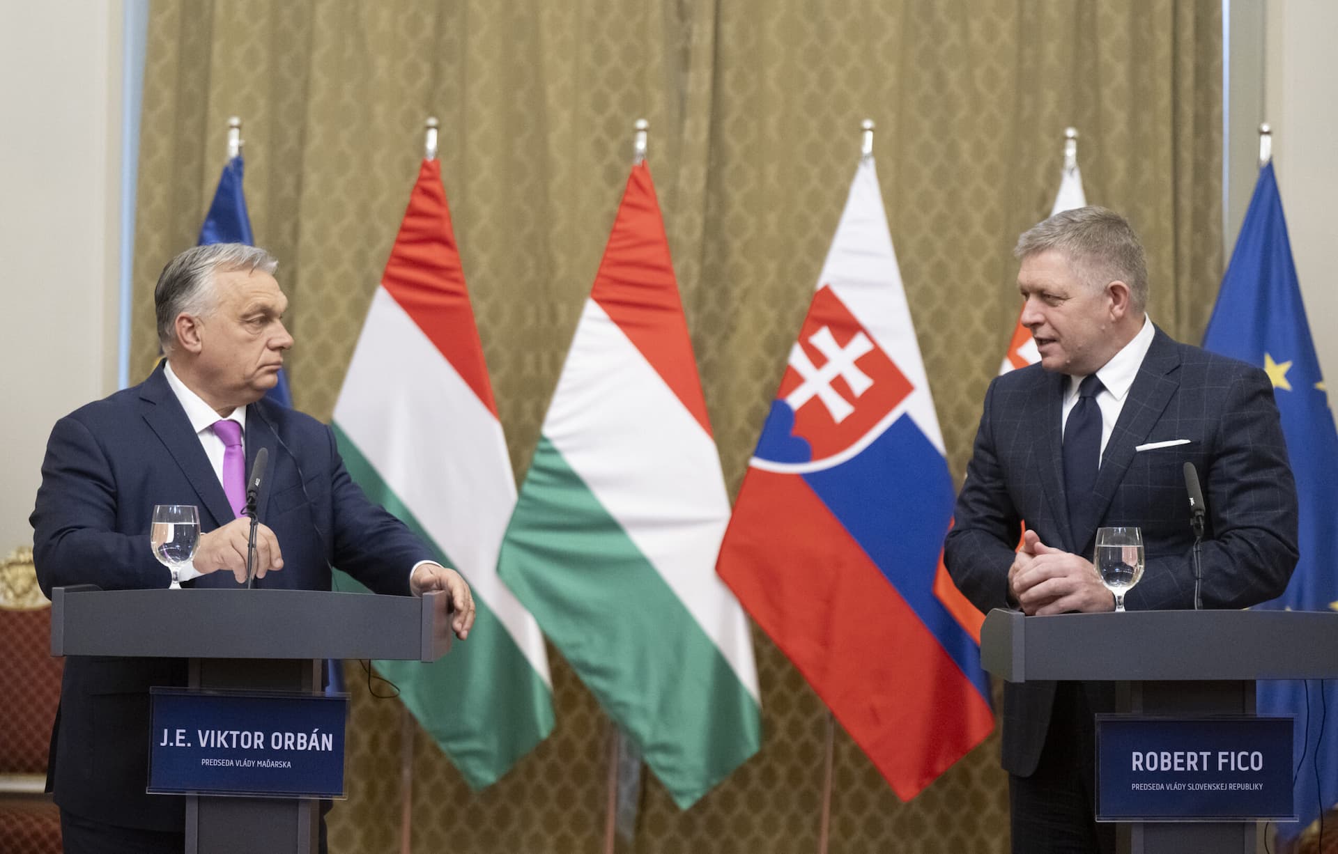 Orbán és Fico Pozsonyban Zelenszkijt szidta, miközben mindent megtesznek, hogy továbbra is Putyin gázcsövére kössék országukat