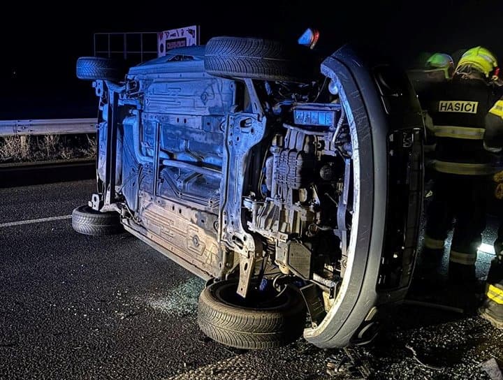 TRAGIKUS BALESET: Egy Porschével ütközött frontálisan egy Ford Galánta és Diószeg között, meghalt egy személy