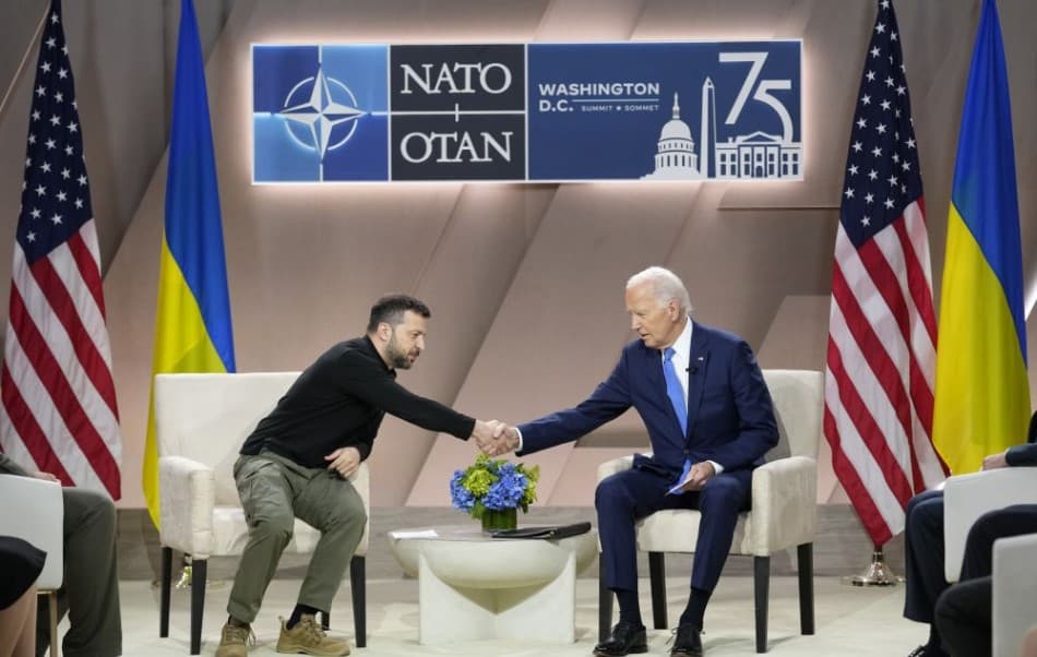 Joe Biden telefonon egyeztetett Volodimir Zelenszkij ukrán elnökkel